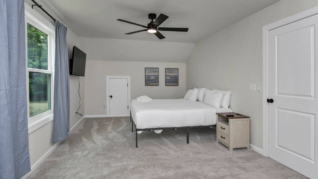 Photo of Bedroom in Leesville