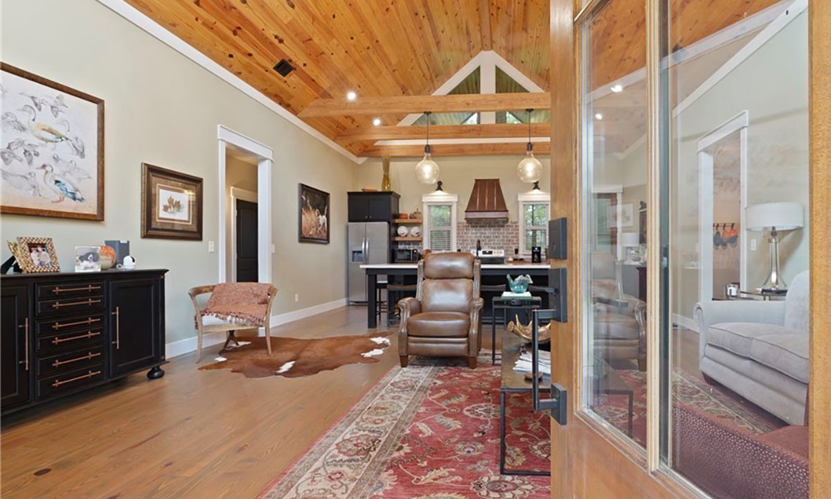 Photo of Livingroom in Midway