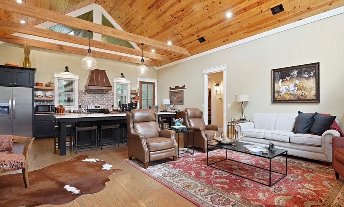 Photo of Livingroom in Midway