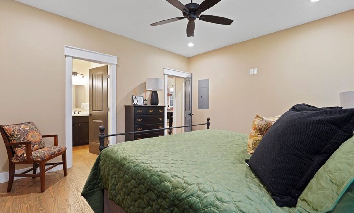 Photo of Bedroom in Midway