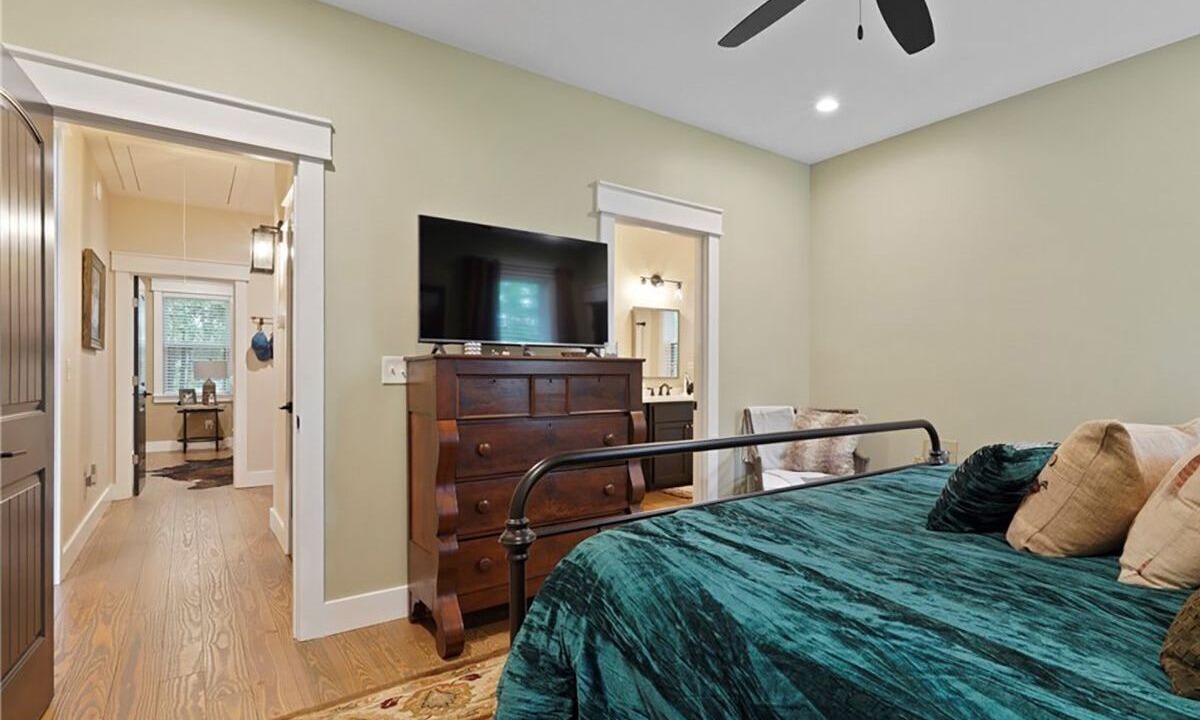 Photo of Bedroom in Midway