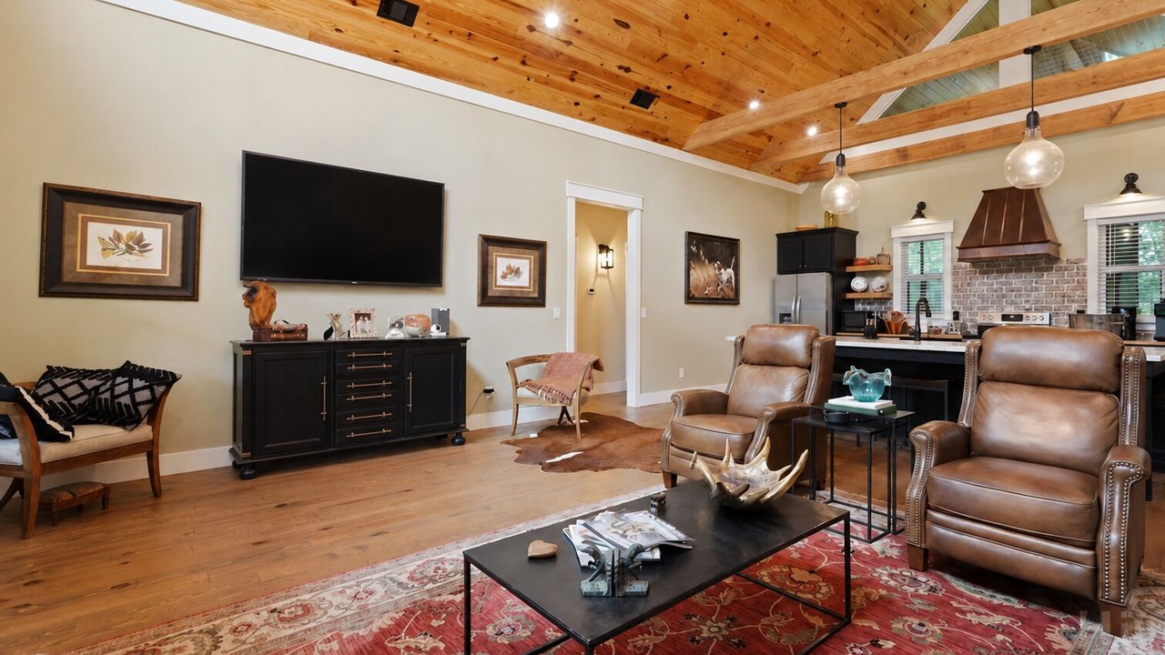 Photo of Livingroom in Midway