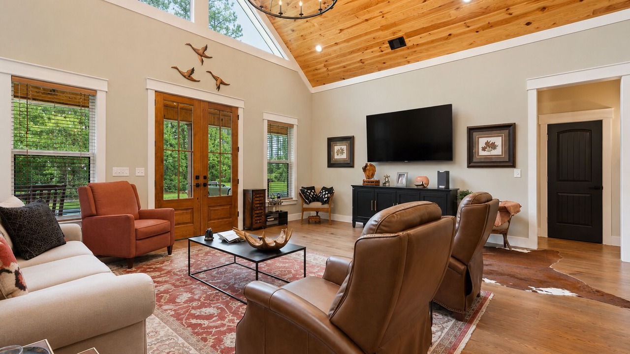Photo of Livingroom in Midway