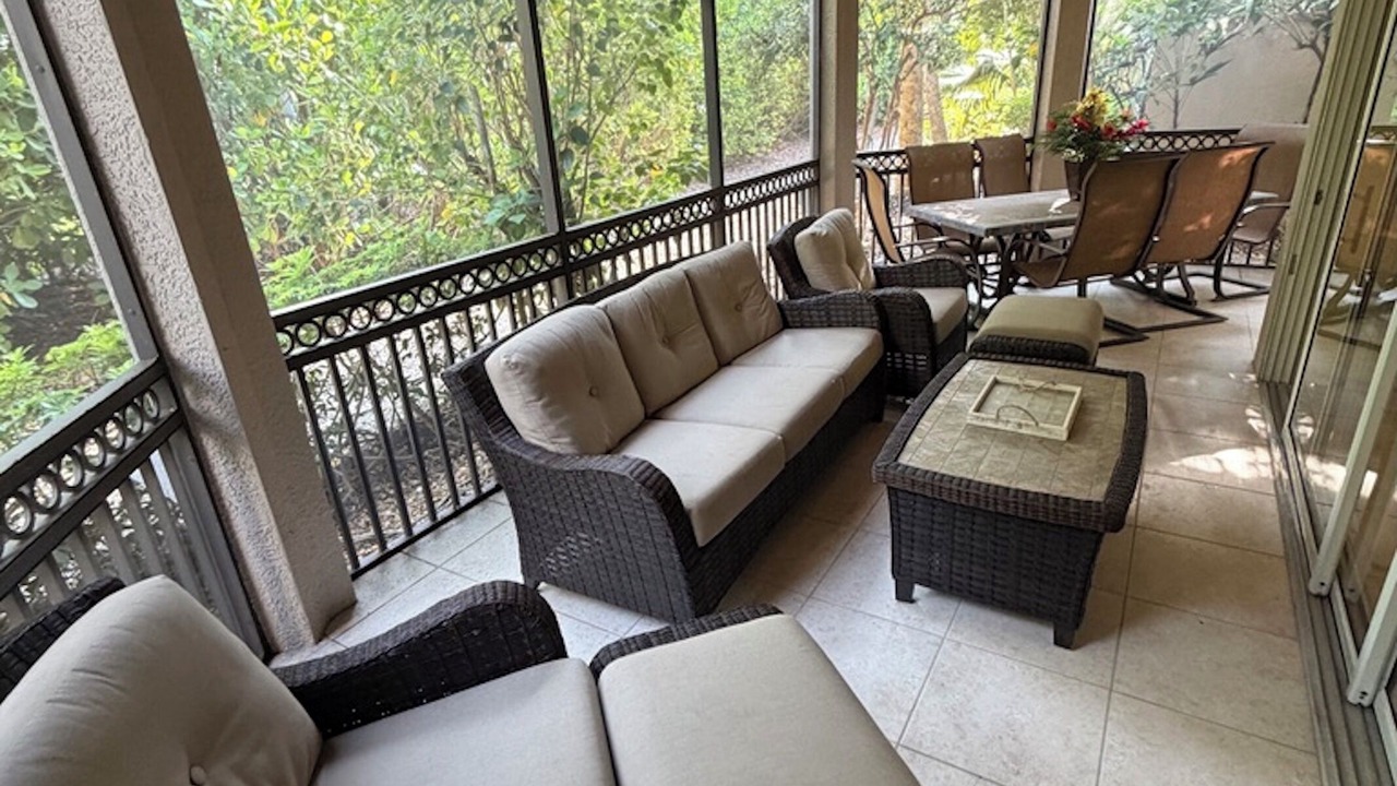 Photo of Livingroom in Naples
