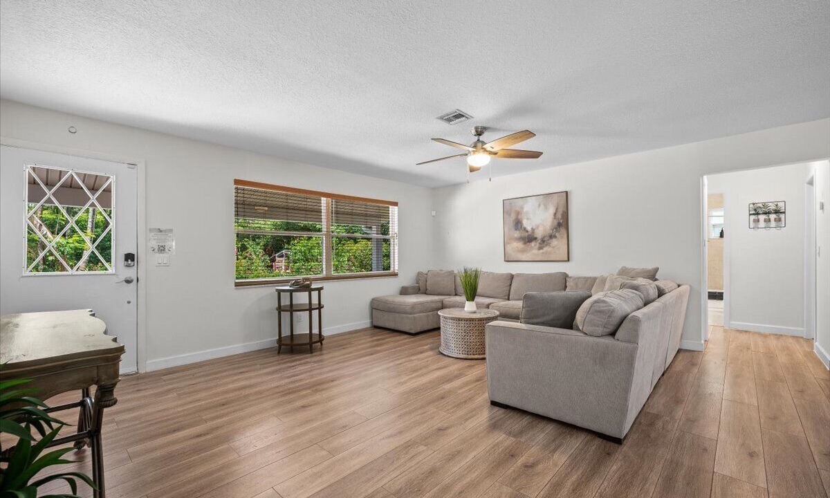 Photo of Livingroom in Jupiter Farms