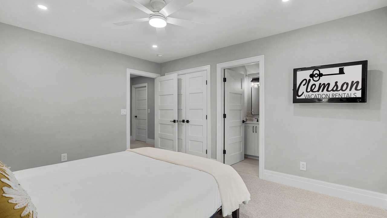 Photo of Bedroom in Seneca