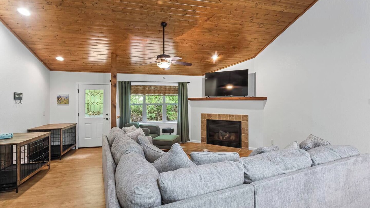 Photo of Livingroom in Brasstown