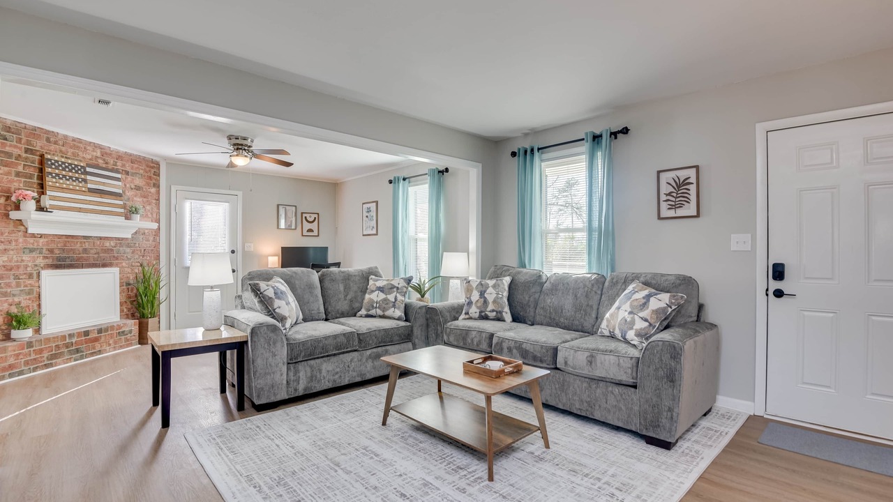 Photo of Livingroom in Evans