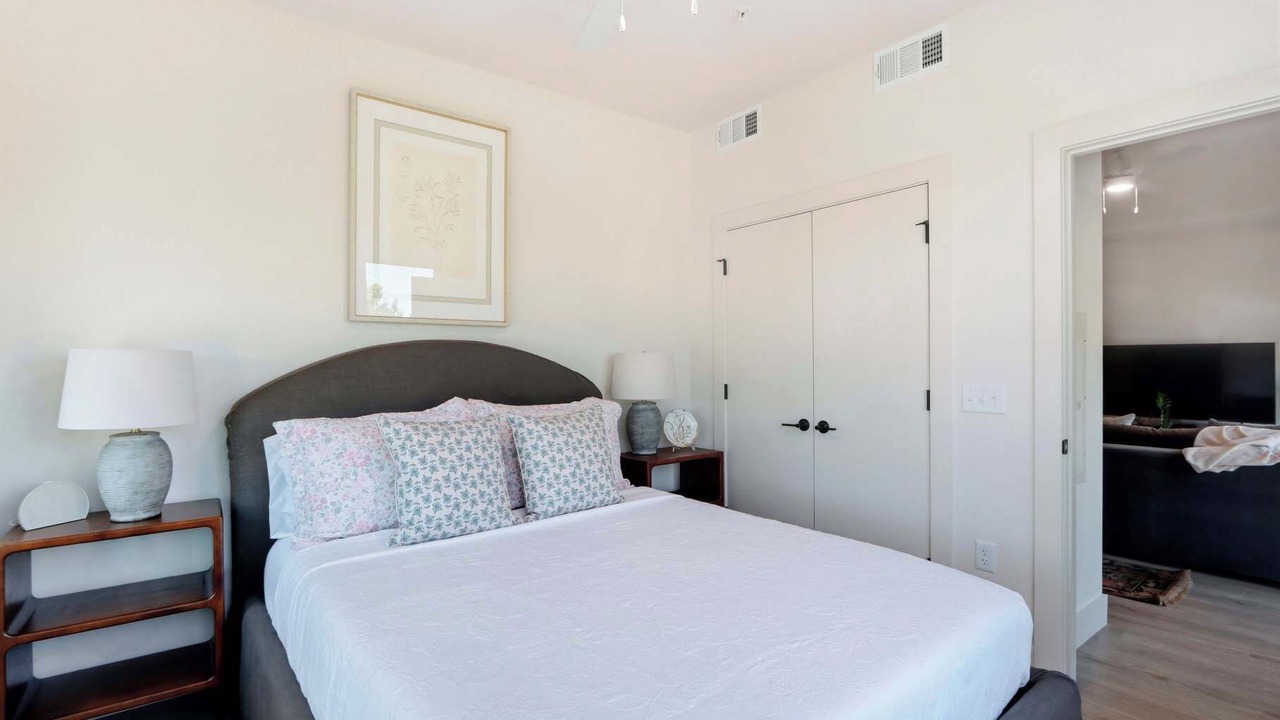 Photo of Bedroom in Metropolitan