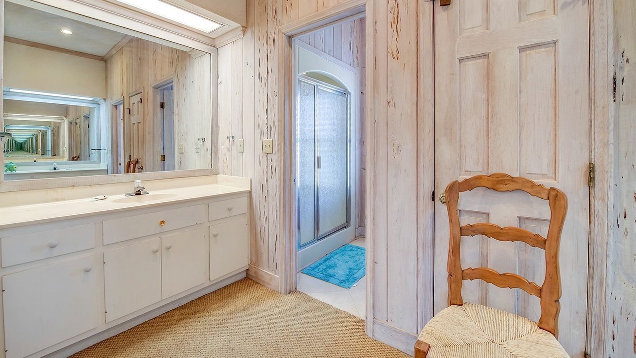 Photo of Bathroom in Debordieu Colony