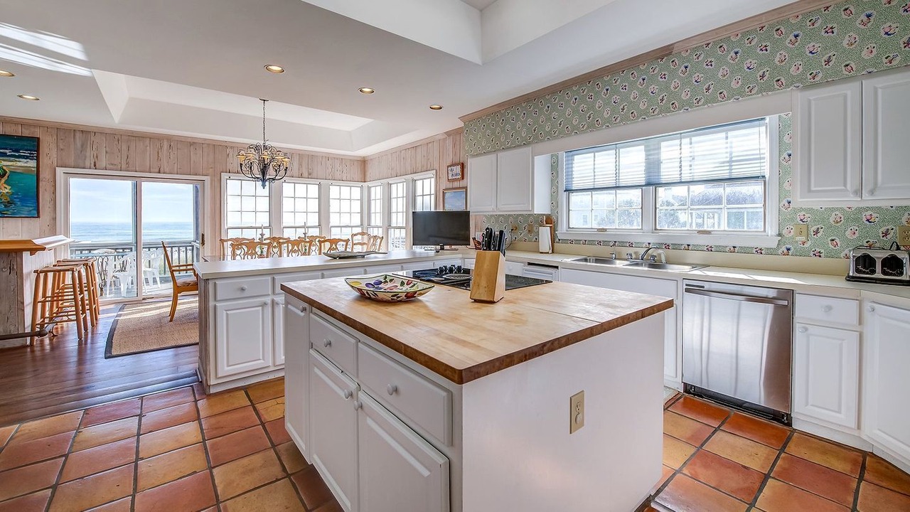 Photo of Kitchen in Debordieu Colony