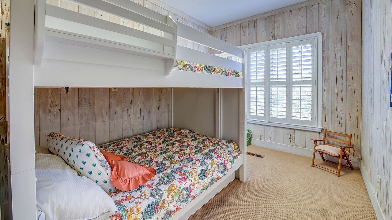 Photo of Bedroom in Debordieu Colony