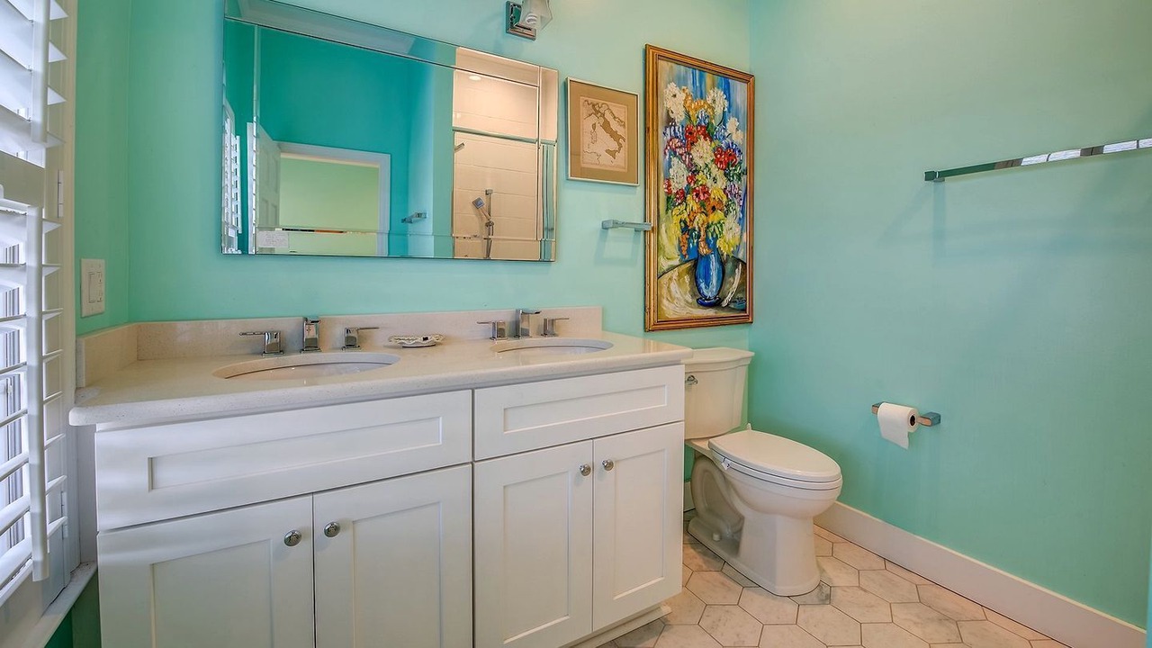Photo of Bathroom in Debordieu Colony