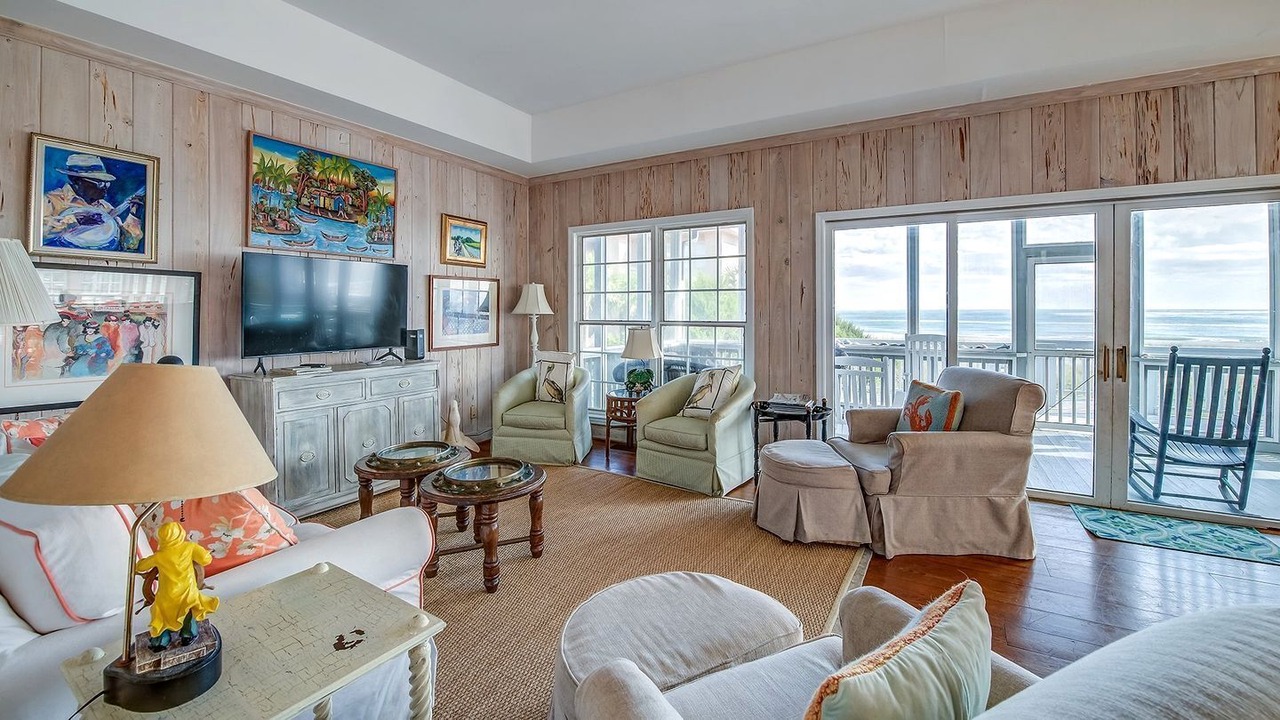 Photo of Livingroom in Debordieu Colony