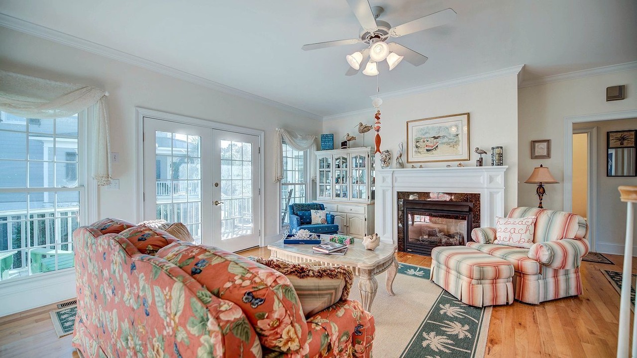 Photo of Livingroom in Debordieu Colony