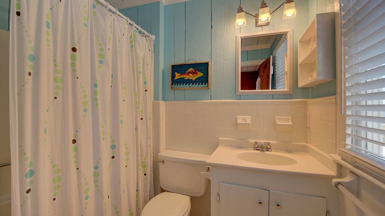 Photo of Bathroom in Debordieu Colony