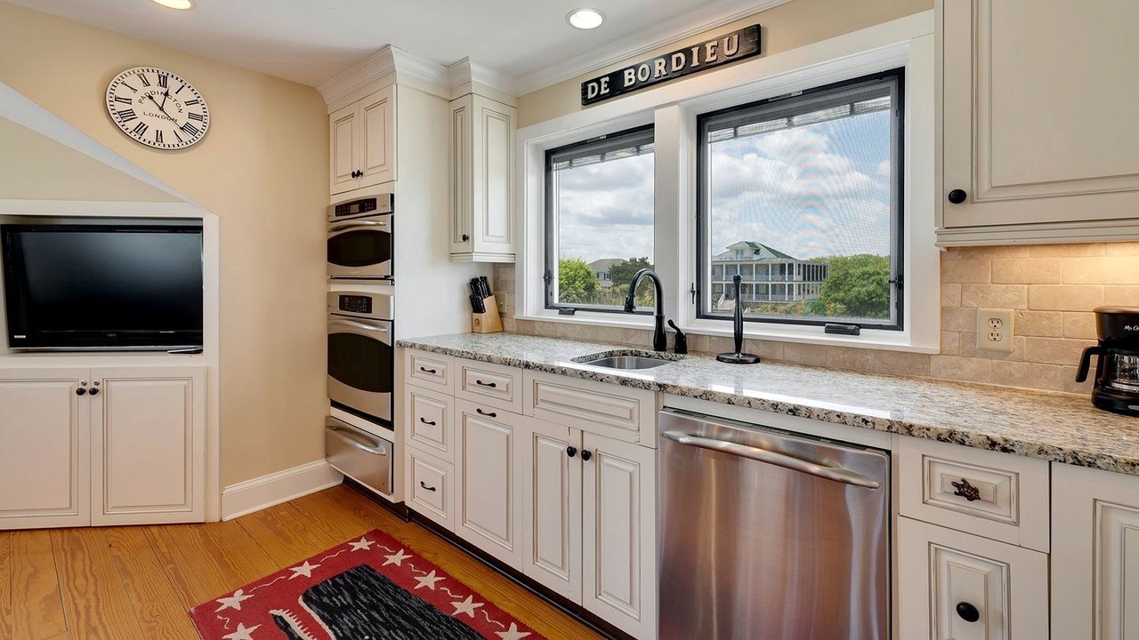 Photo of Kitchen in Debordieu Colony