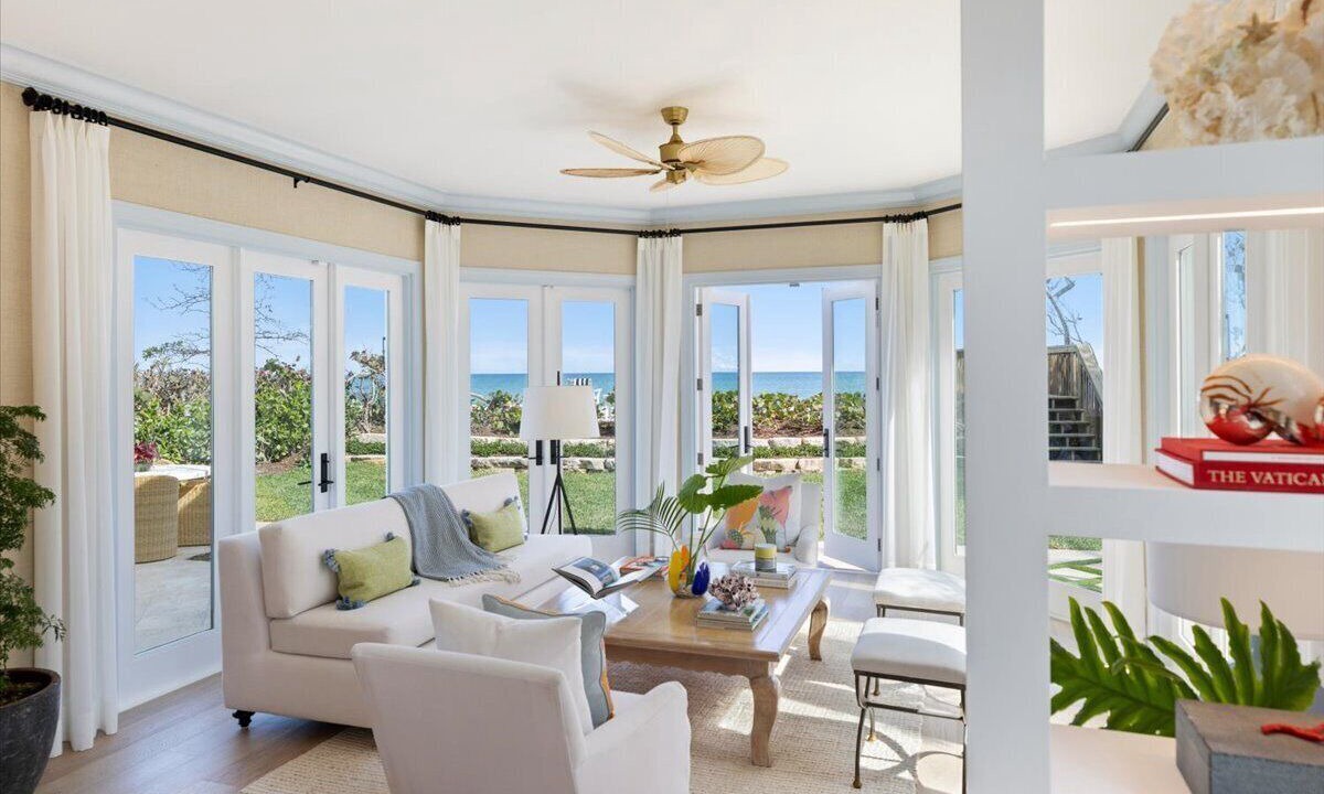 Photo of Livingroom in Indian River Shores