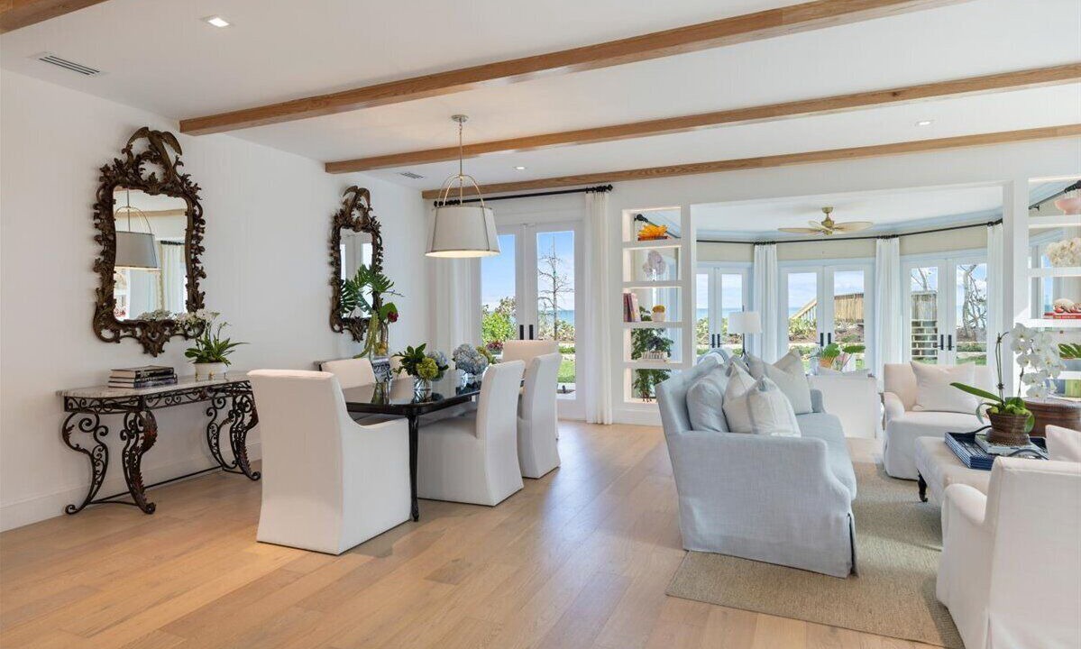 Photo of Livingroom in Indian River Shores