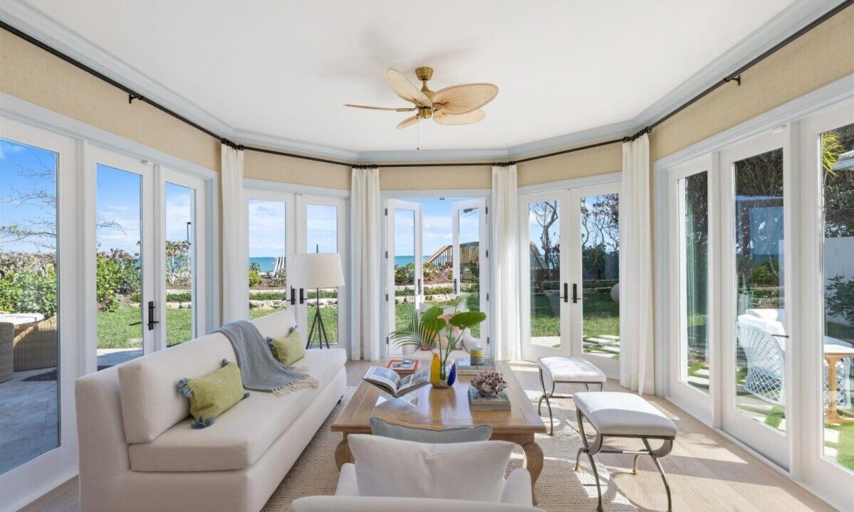 Photo of Livingroom in Indian River Shores