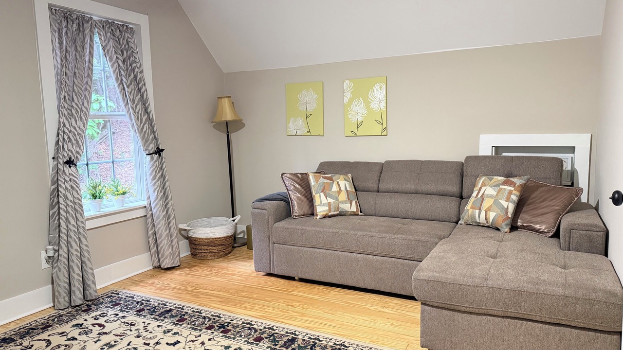 Photo of Livingroom in Cleveland