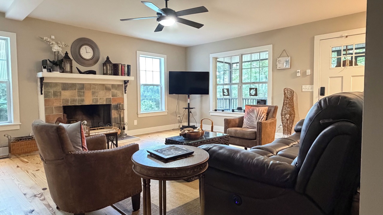 Photo of Livingroom in Cleveland
