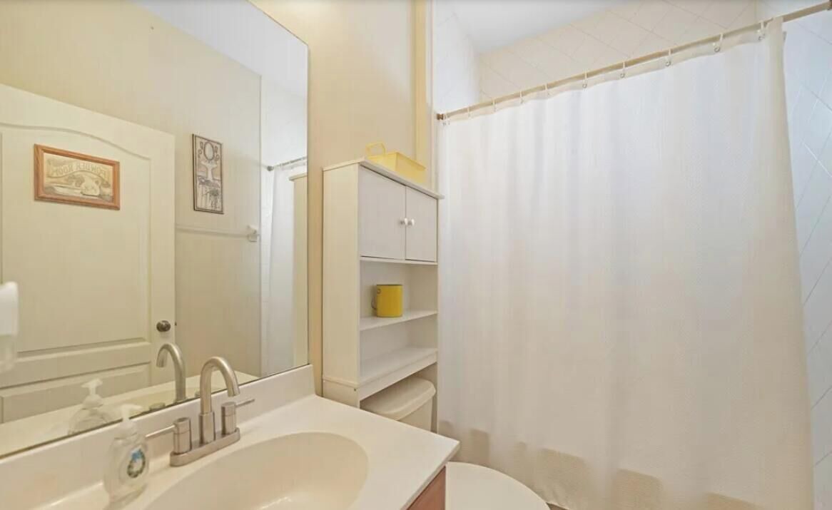 Photo of Bathroom in Trafalgar