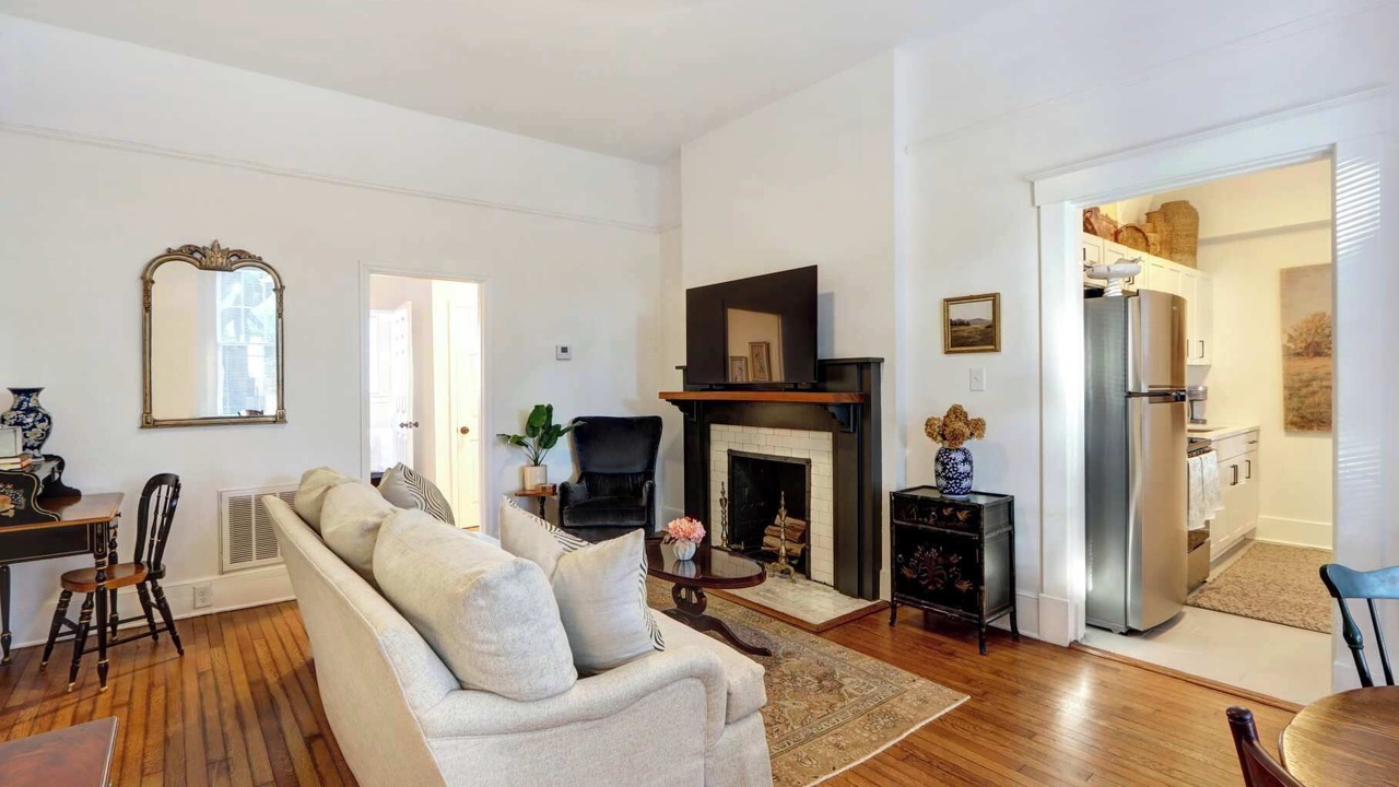Photo of Livingroom in Thomas Square