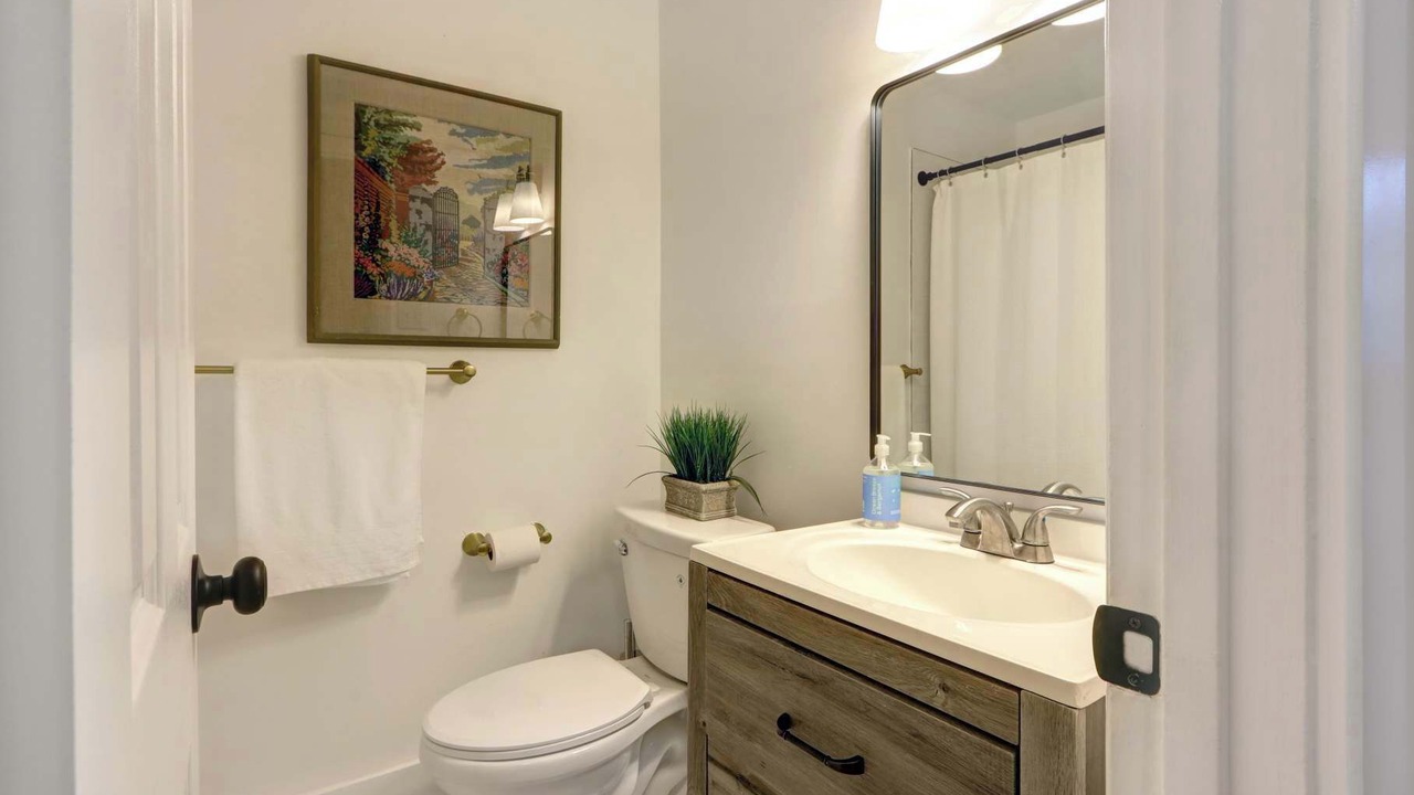 Photo of Bathroom in Thomas Square