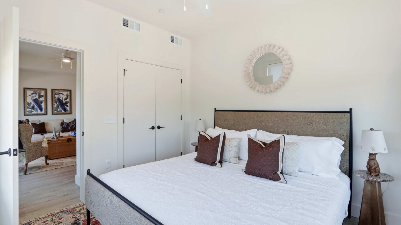 Photo of Bedroom in Metropolitan