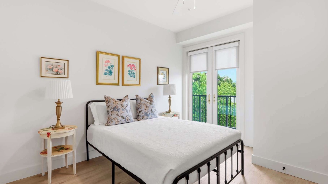 Photo of Bedroom in Metropolitan