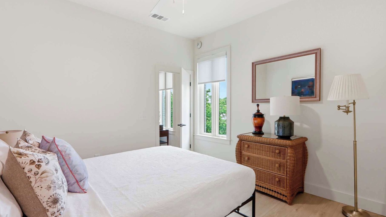 Photo of Bedroom in Metropolitan