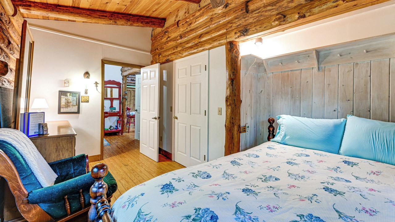 Photo of Bedroom in Lake Toxaway