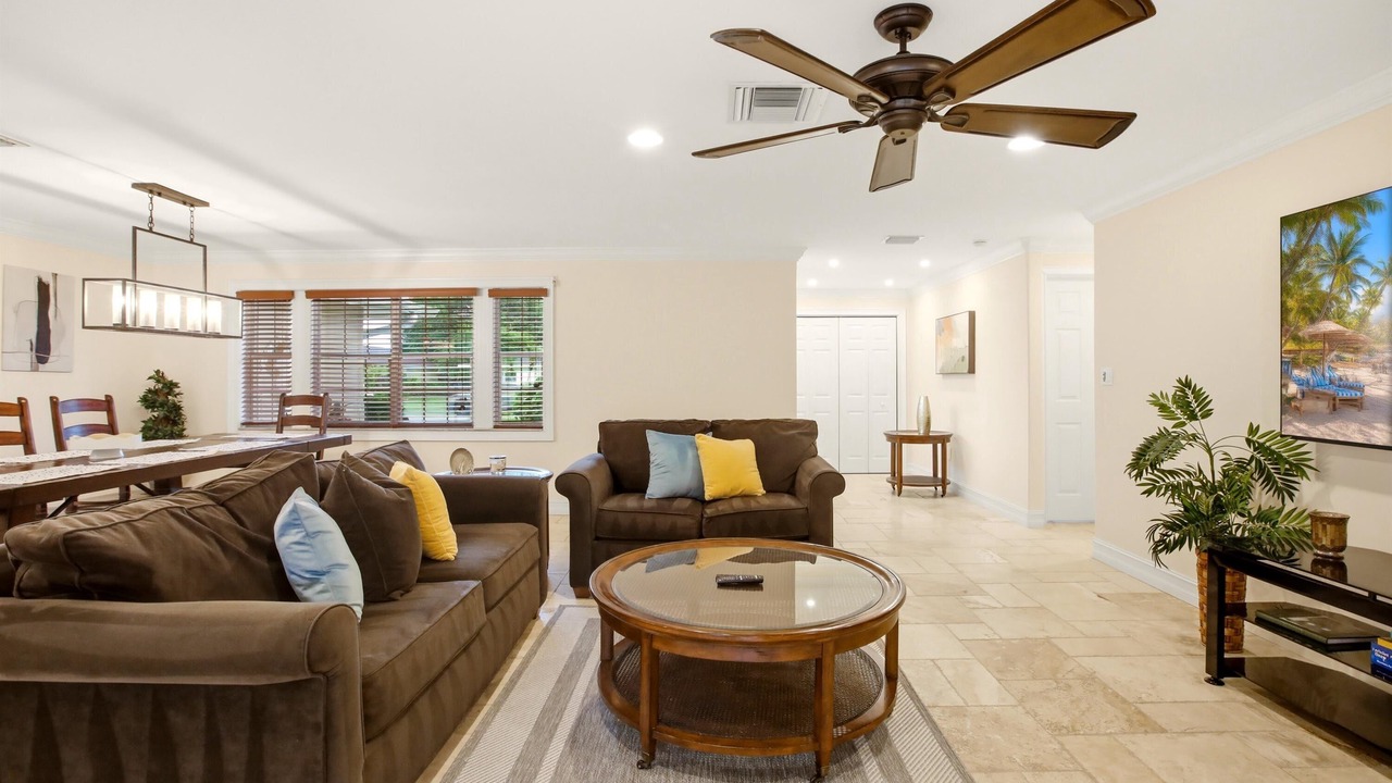 Photo of Livingroom in Palm River Estates