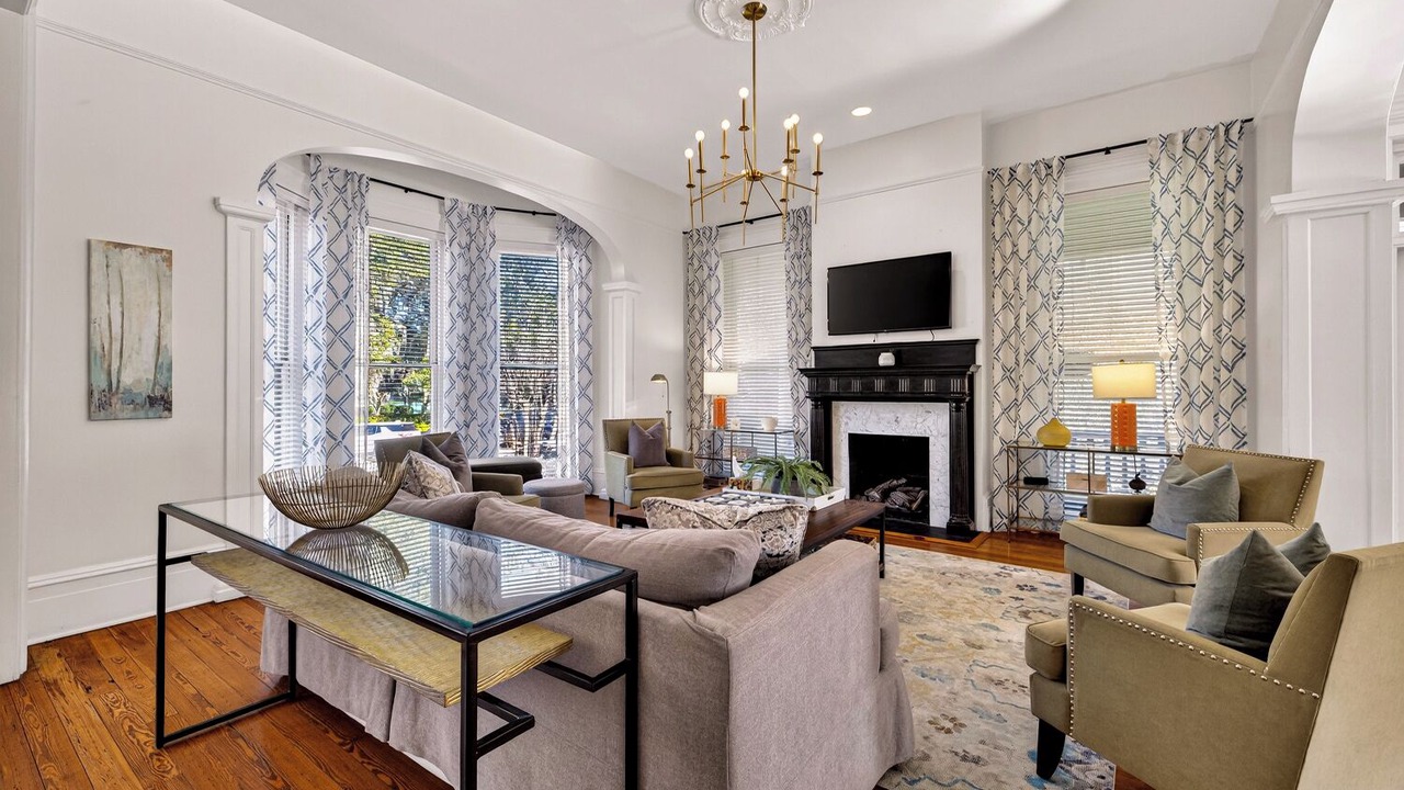 Photo of Livingroom in Savannah Victorian District