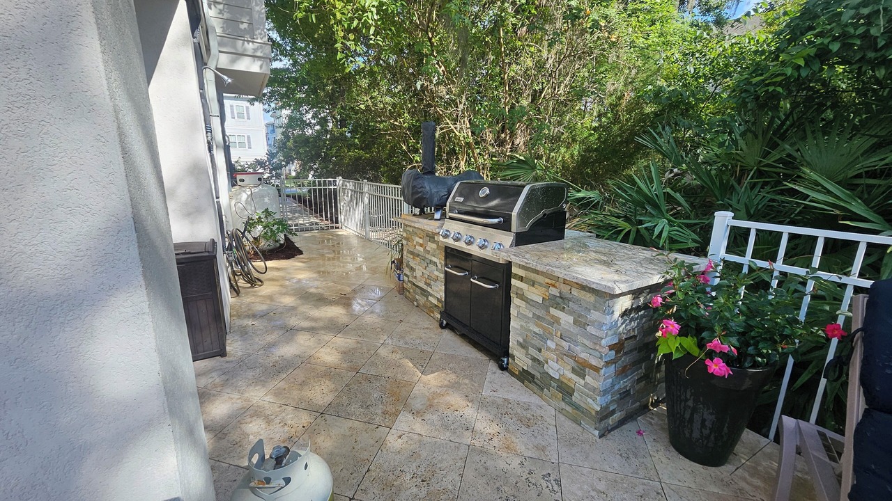 Photo of Patio Balcony in Folly Field