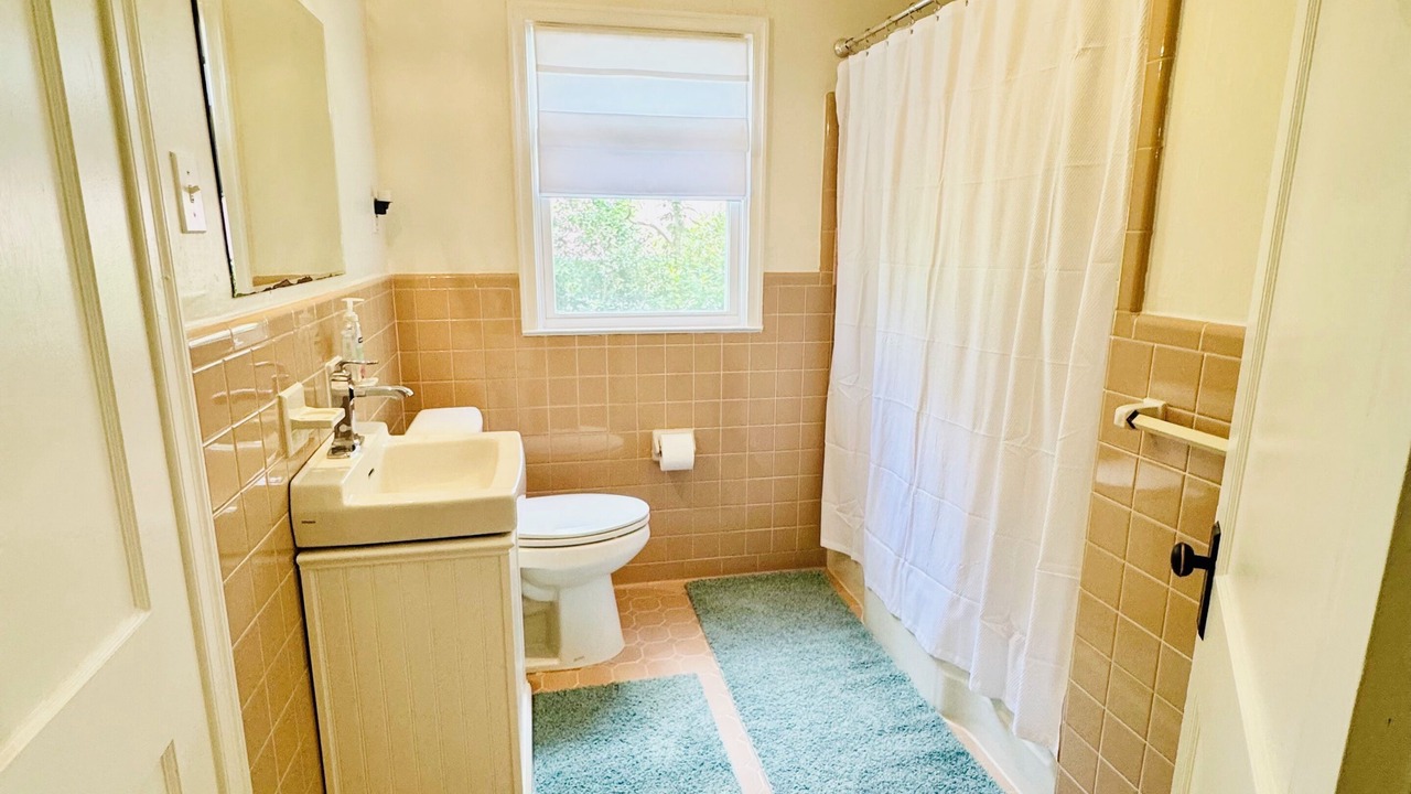 Photo of Bathroom in Winder