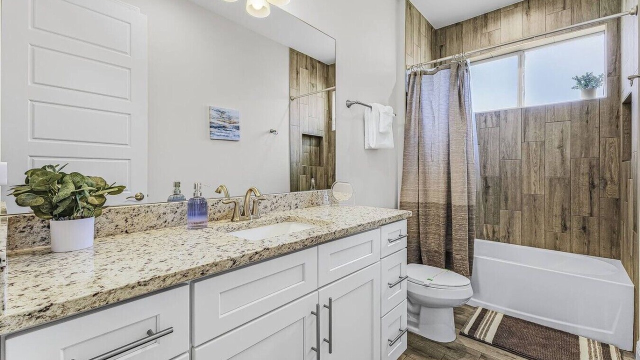 Photo of Bathroom in Mariner