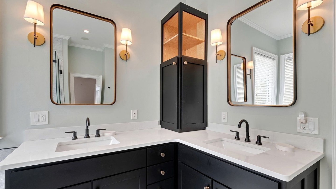 Photo of Bathroom in Debordieu Colony