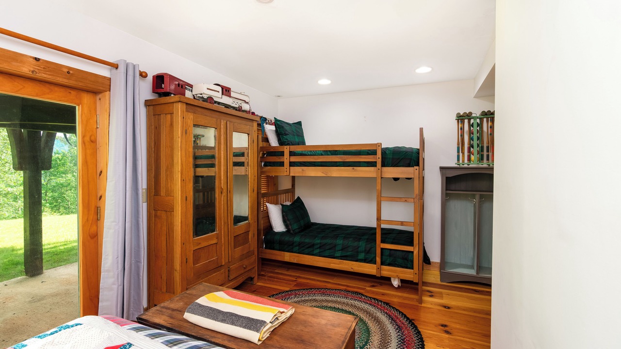 Photo of Bedroom in Tuckasegee
