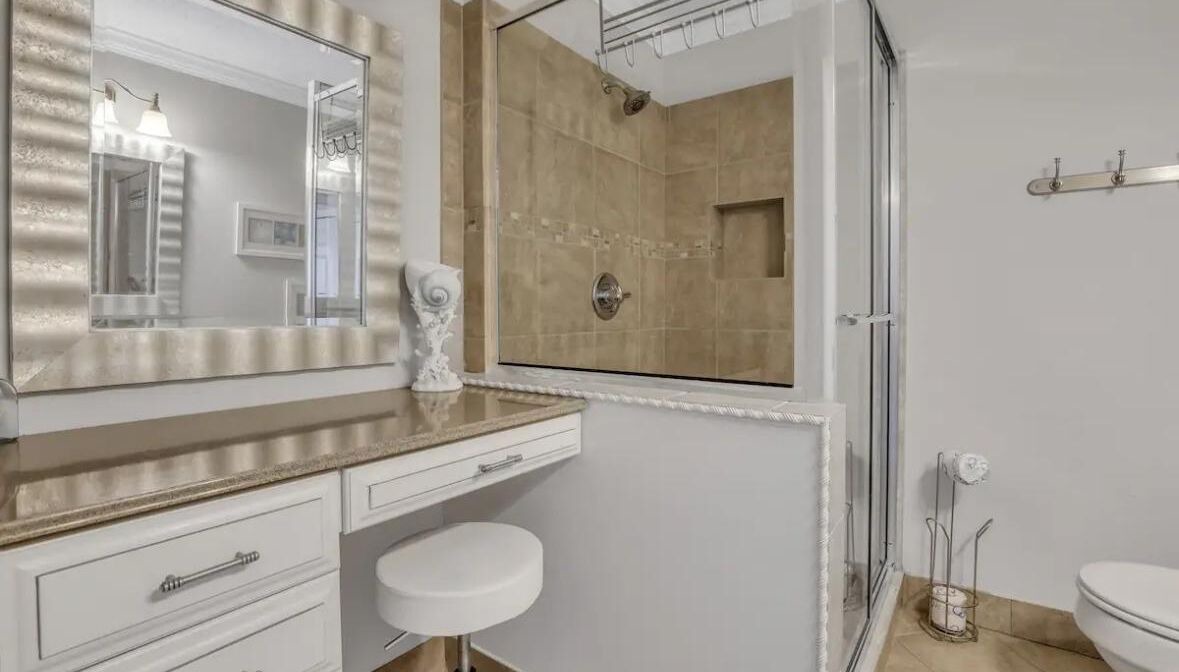 Photo of Bathroom in Folly Field