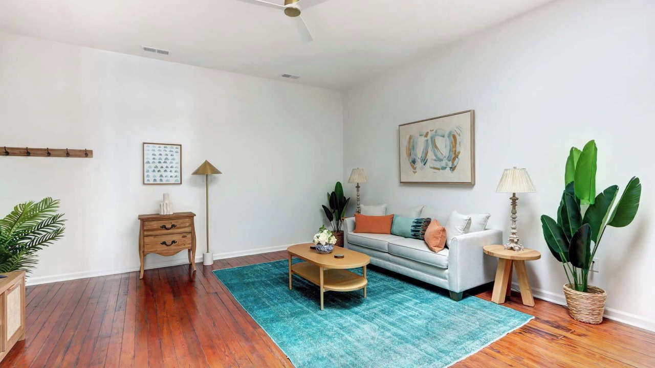 Photo of Livingroom in Historic District - North