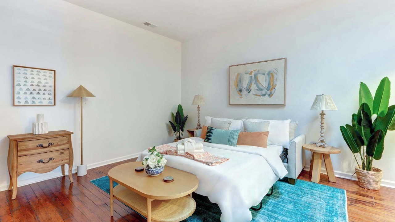 Photo of Bedroom in Historic District - North
