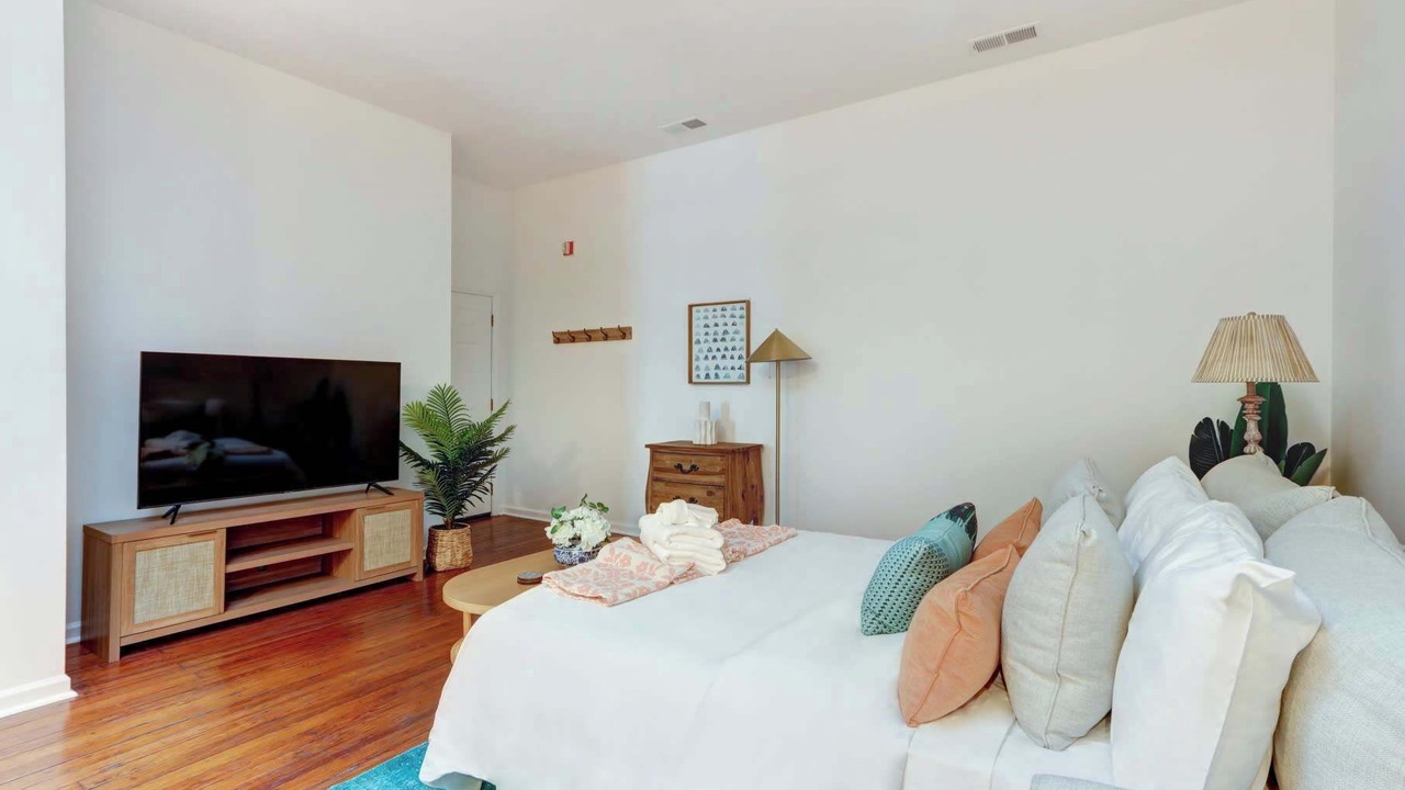 Photo of Bedroom in Historic District - North