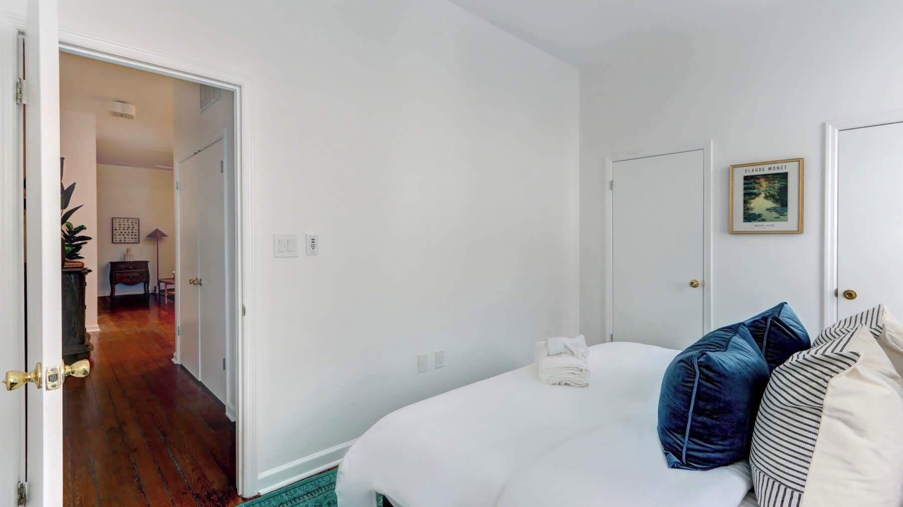 Photo of Bedroom in Historic District - North