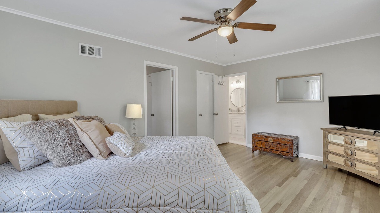 Photo of Bedroom in Midtown