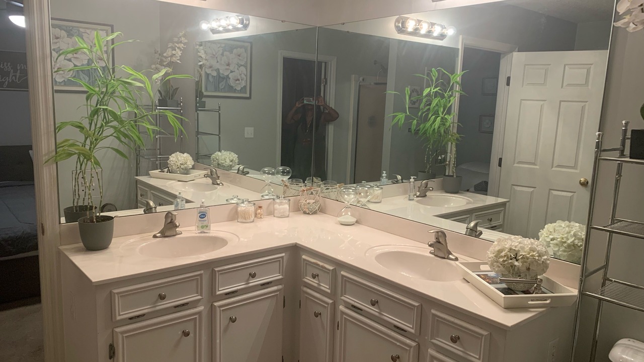 Photo of Bathroom in Huntcliff