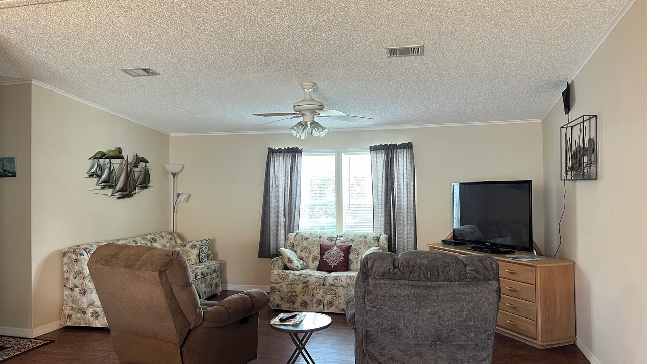 Photo of Livingroom in Barefoot Bay