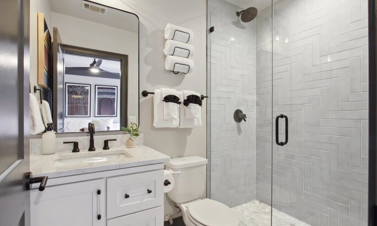 Photo of Bathroom in Old West Broad Neighborhood