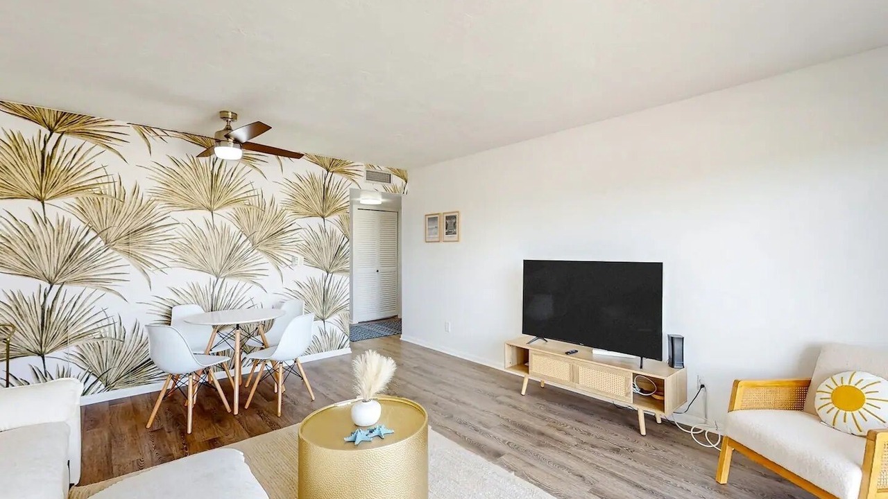 Photo of Livingroom in Beach Park Village